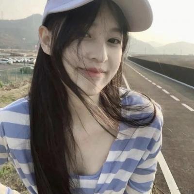 深巷阳台海报